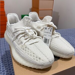 BNWT YEEZY 350 V2 COLOR BONE ADIDAS SIZE 10 US COMPLETE W/ BOX TAGS